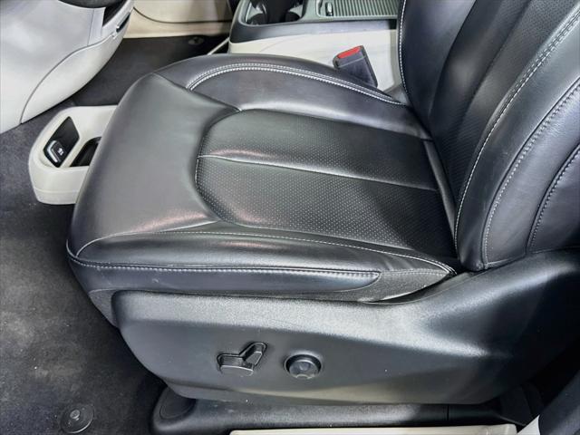 2023 Chrysler Pacifica Hybrid Touring L