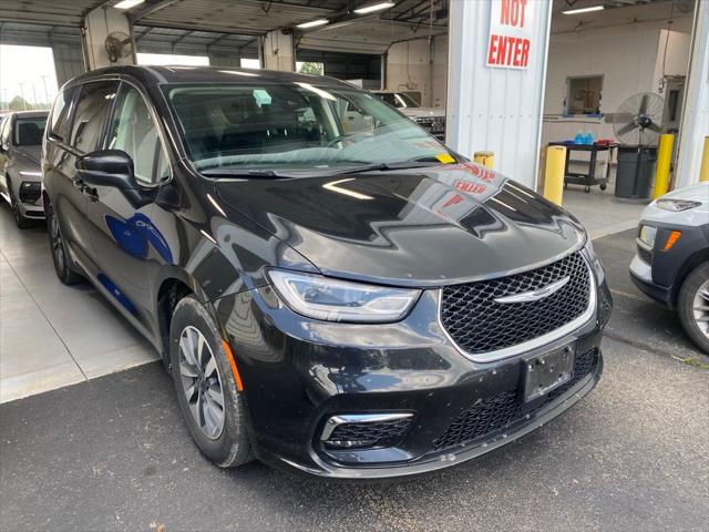 2023 Chrysler Pacifica Hybrid Touring L for sale in Groveport, OH