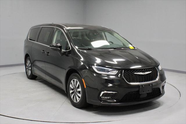 2023 Chrysler Pacifica Hybrid Touring L for sale near Groveport, OH