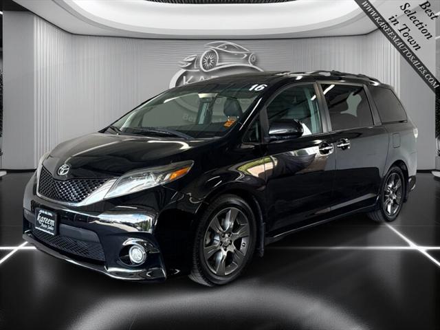 2016 Toyota Sienna SE 8-Passenger for sale in Sacramento, CA