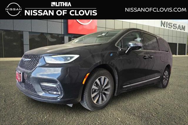2023 Chrysler Pacifica Hybrid Limited for sale in Clovis, CA