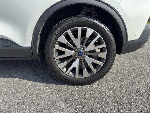 2020 Ford Escape Titanium Hybrid
