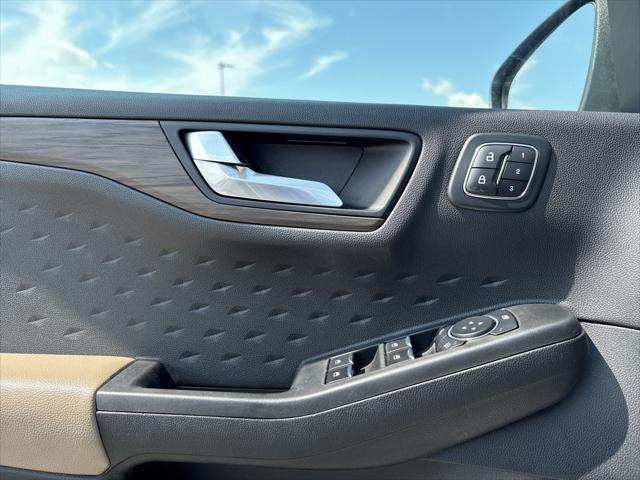 2020 Ford Escape Titanium Hybrid