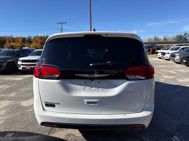 2027 Chrysler Pacifica LX