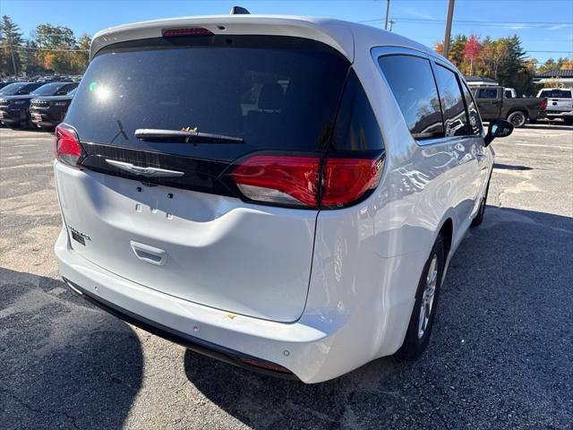 2027 Chrysler Pacifica LX