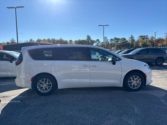 2027 Chrysler Pacifica LX
