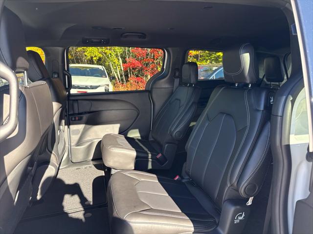 2027 Chrysler Pacifica LX