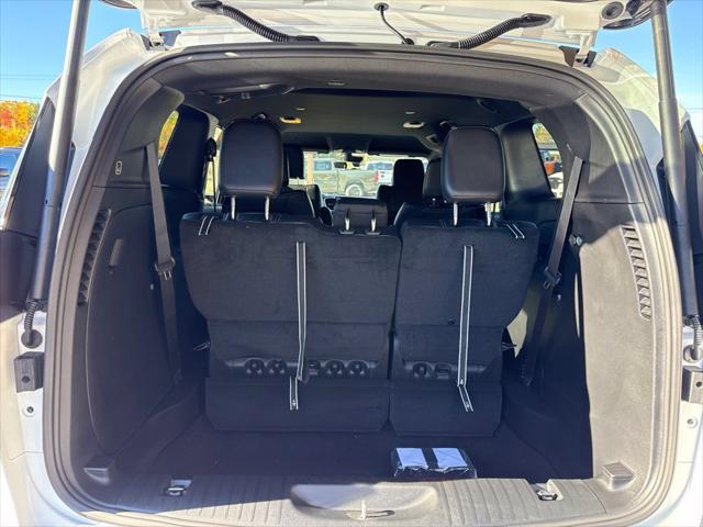 2027 Chrysler Pacifica LX