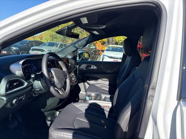 2027 Chrysler Pacifica LX