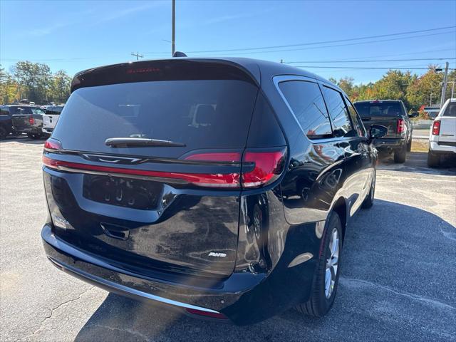 2027 Chrysler Pacifica Select AWD