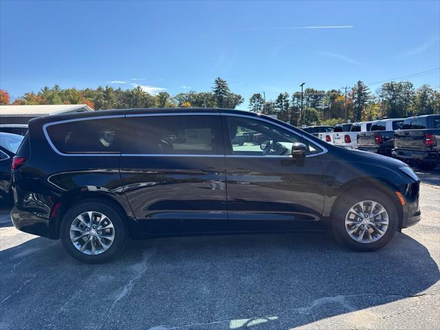 2027 Chrysler Pacifica Select AWD