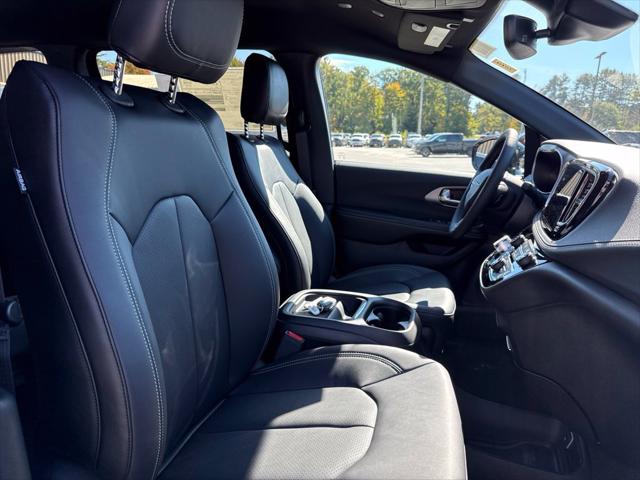2027 Chrysler Pacifica Select AWD