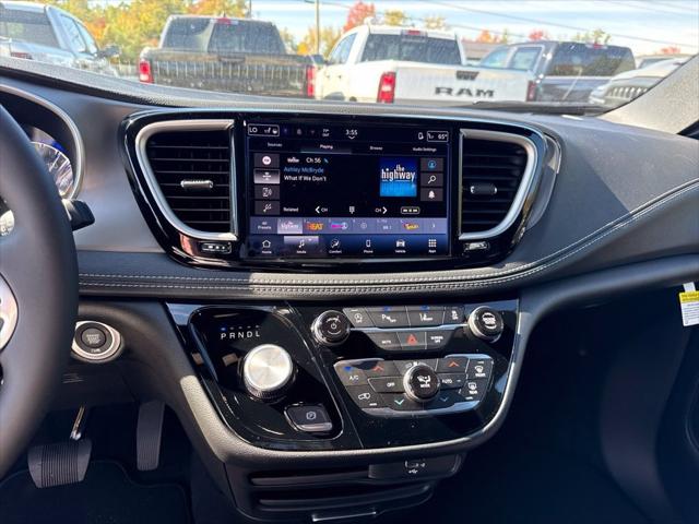 2027 Chrysler Pacifica Select AWD