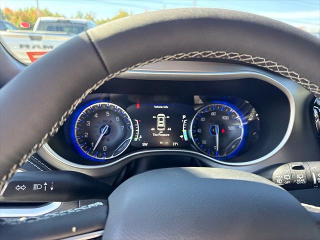 2027 Chrysler Pacifica Select AWD