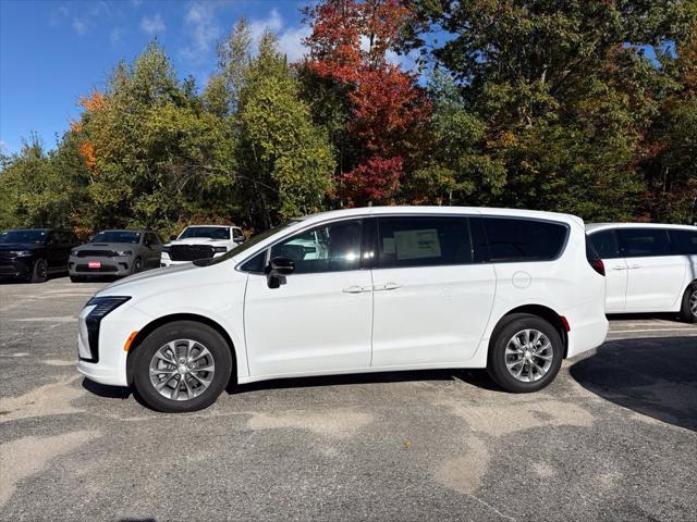 2027 Chrysler Pacifica Select AWD