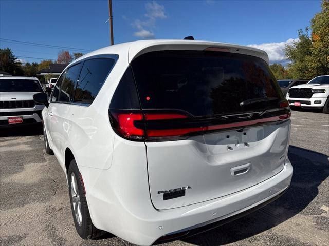 2027 Chrysler Pacifica Select AWD