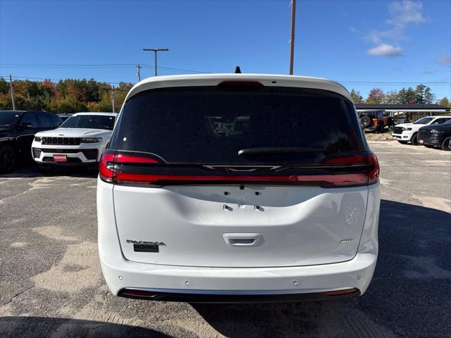 2027 Chrysler Pacifica Select AWD