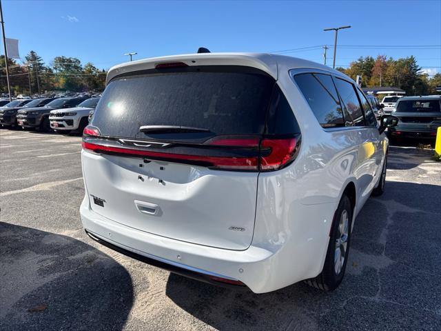 2027 Chrysler Pacifica Select AWD