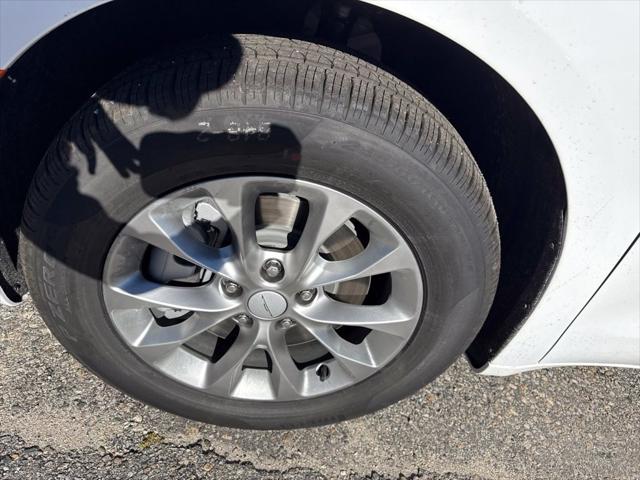 2027 Chrysler Pacifica Select AWD