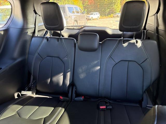 2027 Chrysler Pacifica Select AWD