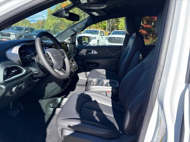 2027 Chrysler Pacifica Select AWD