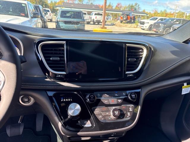 2027 Chrysler Pacifica Select AWD