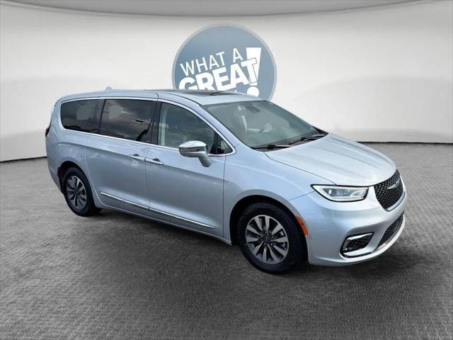 2022 Chrysler Pacifica Hybrid Limited for sale in Irwin, PA