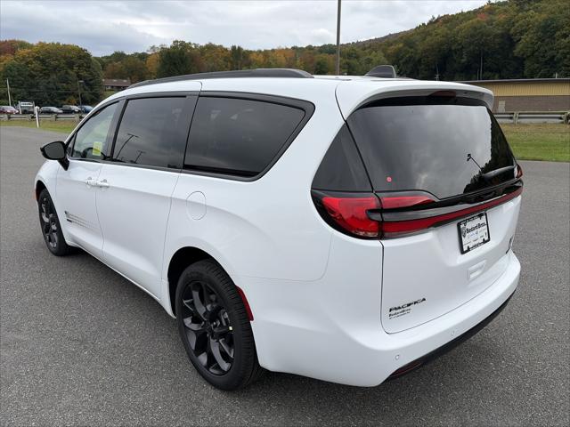 2027 Chrysler Pacifica Select AWD