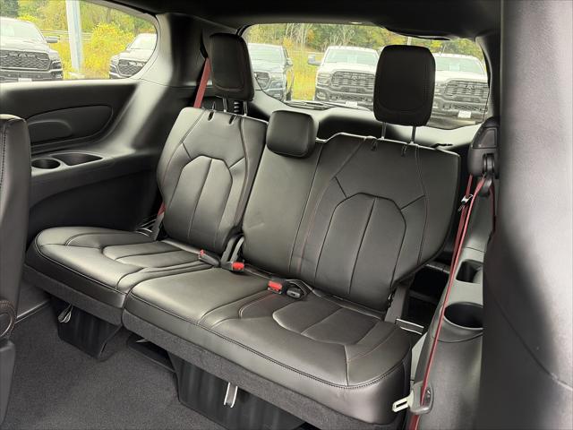2027 Chrysler Pacifica Select AWD