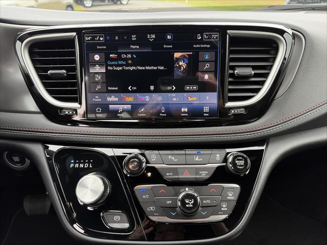 2027 Chrysler Pacifica Select AWD