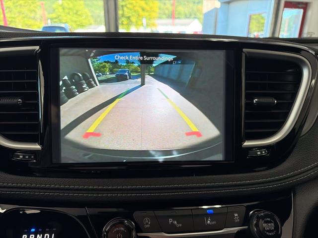 2027 Chrysler Pacifica Select AWD
