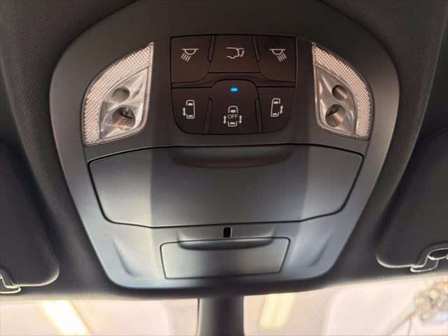 2027 Chrysler Pacifica Select AWD
