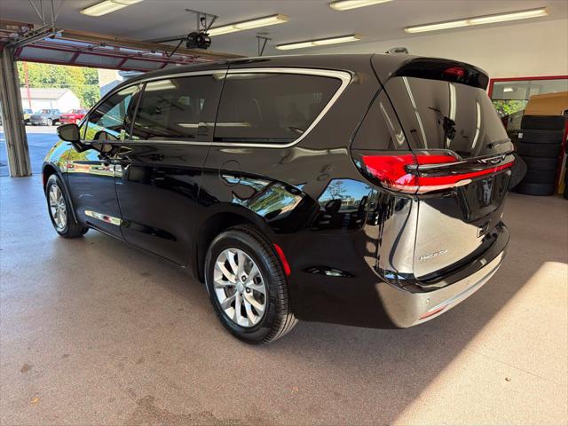 2027 Chrysler Pacifica Select AWD