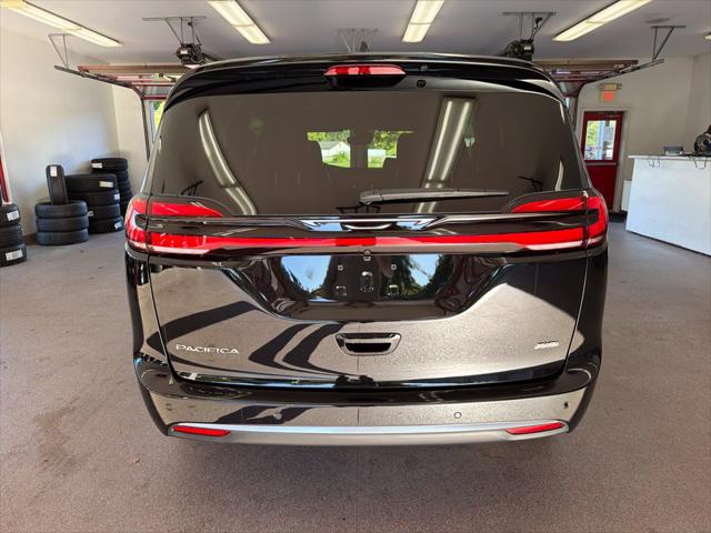 2027 Chrysler Pacifica Select AWD