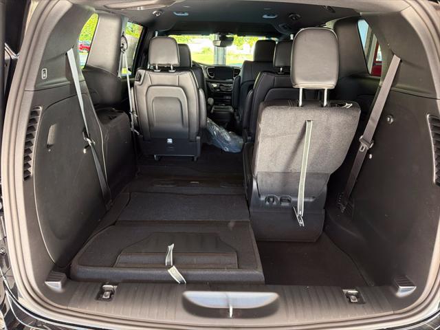 2027 Chrysler Pacifica Select AWD