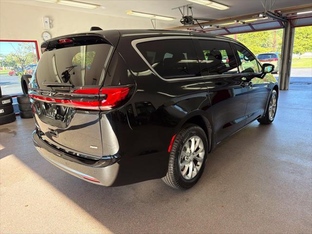 2027 Chrysler Pacifica Select AWD