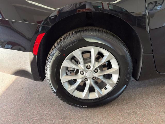 2027 Chrysler Pacifica Select AWD