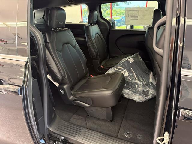 2027 Chrysler Pacifica Select AWD