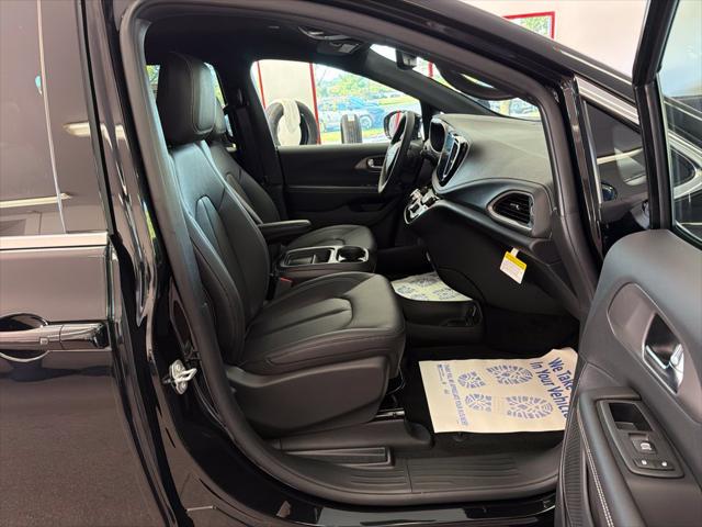 2027 Chrysler Pacifica Select AWD