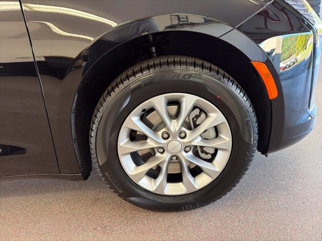 2027 Chrysler Pacifica Select AWD