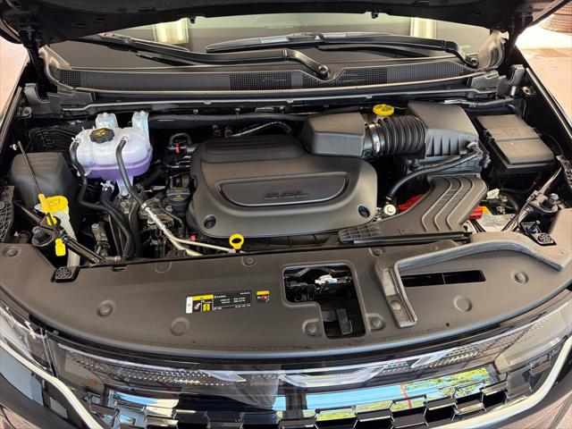 2027 Chrysler Pacifica Select AWD