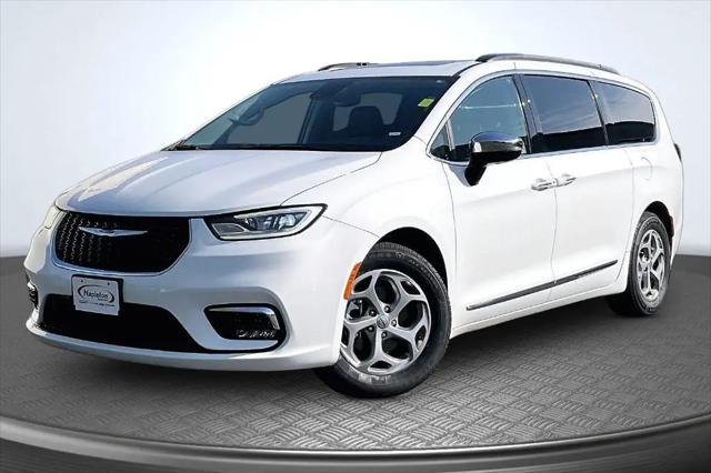 2023 Chrysler Pacifica Limited for sale in Columbus, WI