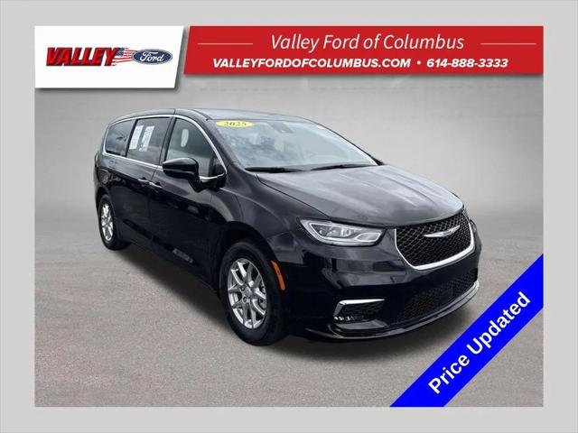 2025 Chrysler Pacifica Select for sale near Columbus, OH