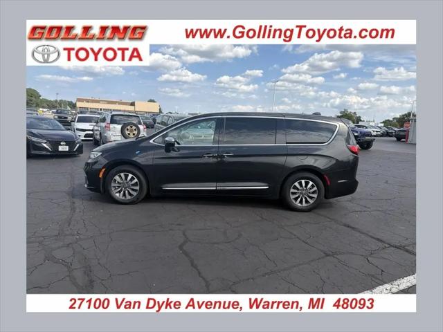 2023 Chrysler Pacifica Hybrid Limited for sale in Warren, MI