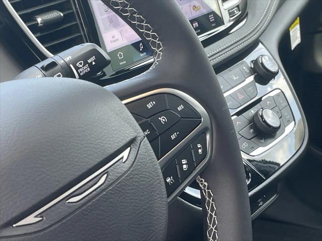 2027 Chrysler Pacifica Select