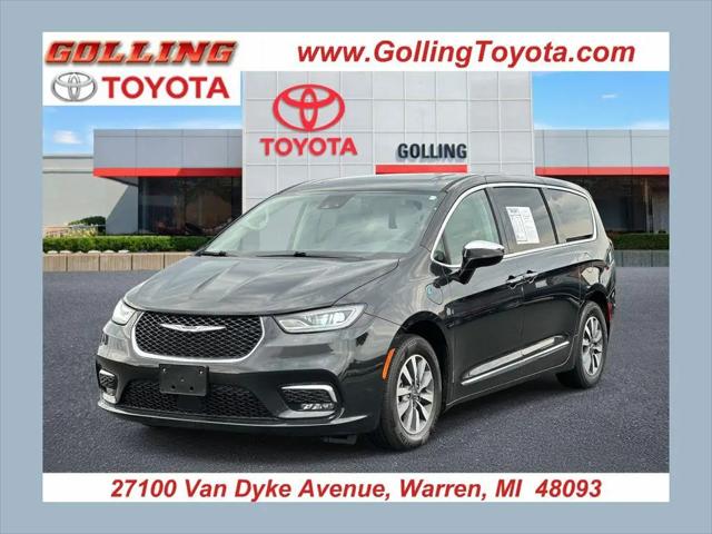 2023 Chrysler Pacifica Hybrid Limited for sale in Warren, MI