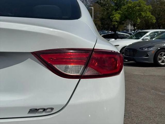 2016 Chrysler 200 Limited