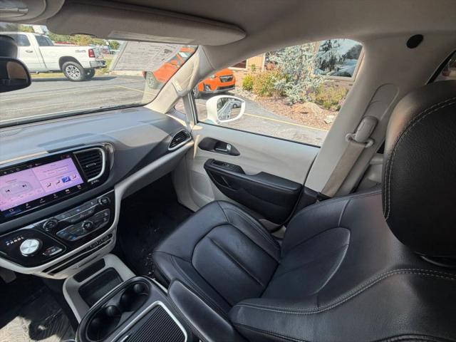 2022 Chrysler Pacifica Touring L