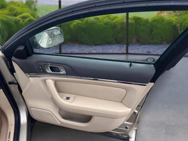 2010 Lincoln MKS Base