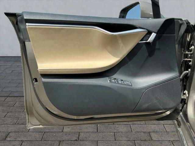 2015 Tesla Model S 85